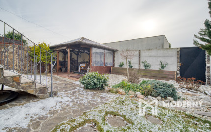 Na predaj dvojpodlažný 4-izbový dom v Malackách