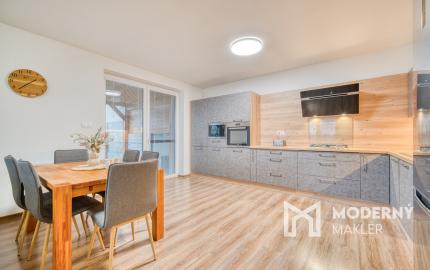 Na predaj príjemný 4-izbový byt v pokojnej časti Tomášova