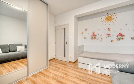 Na predaj príjemný 4-izbový byt v pokojnej časti Tomášova