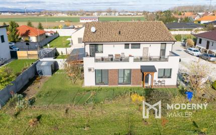 Na predaj príjemný 4-izbový byt v pokojnej časti Tomášova