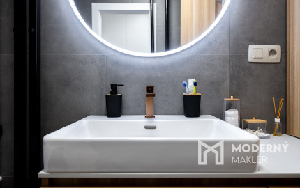 Na predaj luxusne zrekonštruovaný 3-izbový byt ulica Tyršová Humenné