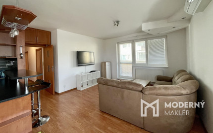Kompletne zariadený 3-izbový byt s loggiou a garážovým státím v cene