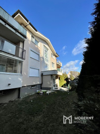 Kompletne zariadený 3-izbový byt s loggiou a garážovým státím v cene