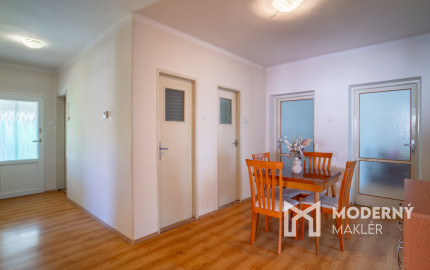 Na predaj rodinný dom s potenciálom v srdci Rovinky