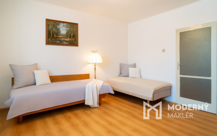 Na predaj rodinný dom s potenciálom v srdci Rovinky