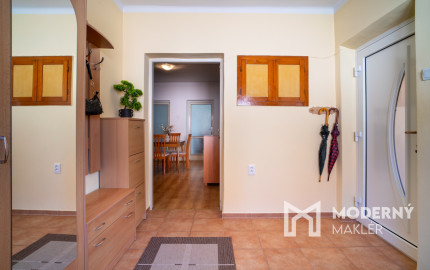 Na predaj rodinný dom s potenciálom v srdci Rovinky