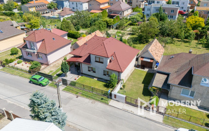 Na predaj rodinný dom s potenciálom v srdci Rovinky