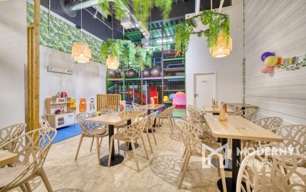 Na odstúpenie kaviareň s detským ihriskom v OC MOLO v Pezinku