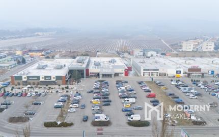 Na odstúpenie kaviareň s detským ihriskom v OC MOLO v Pezinku