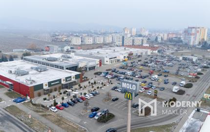 Na odstúpenie kaviareň s detským ihriskom v OC MOLO v Pezinku