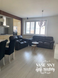 Na prenájom  veľký, zariadený 2 izb byt mestská časť SIHOŤ 1  v Trenčíne .