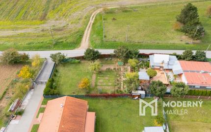 Na predaj stavebný pozemok - Pravotice 760m2