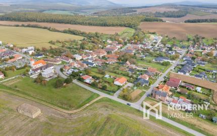 Na predaj stavebný pozemok - Pravotice 760m2