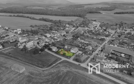 Na predaj stavebný pozemok - Pravotice 760m2