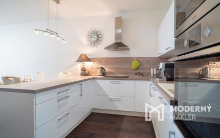 Na predaj 3-izbový byt v tichej časti Senca s parkovaním