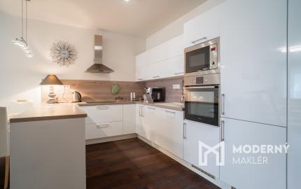 Na predaj 3-izbový byt v tichej časti Senca s parkovaním