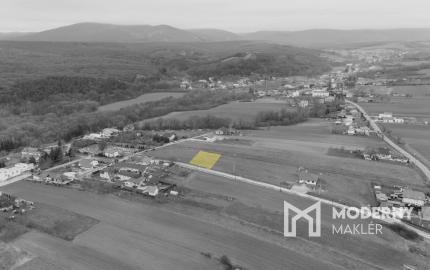 Na predaj pozemok v Pochabanoch