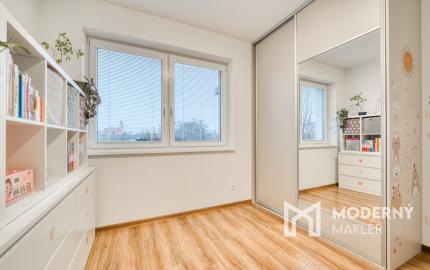 Na predaj príjemný 4-izbový byt so záhradou v Tomášove