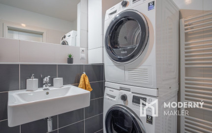 Na prenájom moderný 2-izbový byt s parkovacím miestom v centre Malaciek