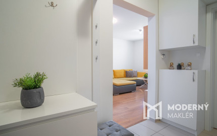 Na prenájom moderný 2-izbový byt s parkovacím miestom v centre Malaciek