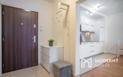 Na prenájom moderný 2-izbový byt s parkovacím miestom v centre Malaciek