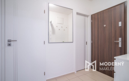 Na prenájom moderný 2-izbový byt s parkovacím miestom v centre Malaciek