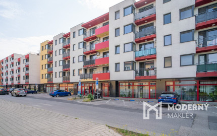 Na prenájom moderný 2-izbový byt s parkovacím miestom v centre Malaciek