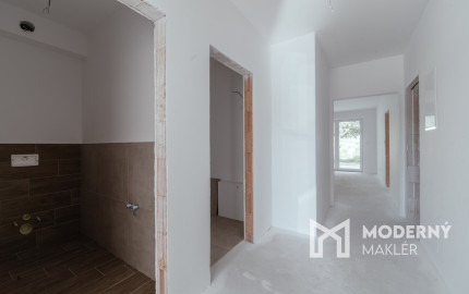 Na predaj skolaudovaný 3-izbový byt s vlastnou záhradou