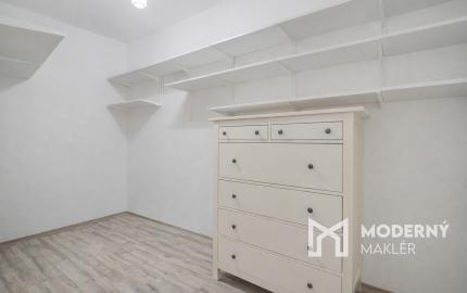 Na predaj veľkorysý 3-izbový byt s parkovacím státím v Rovinke