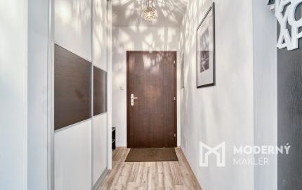 Na predaj veľkorysý 3-izbový byt s parkovacím státím v Rovinke