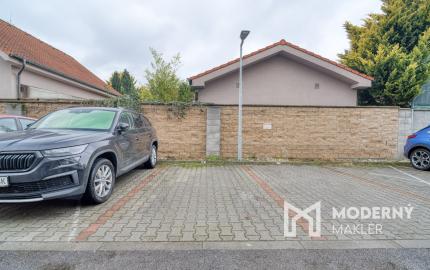 Na predaj veľkorysý 3-izbový byt s parkovacím státím v Rovinke