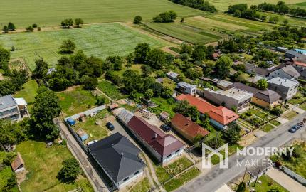 REZERVOVANÉ: Na predaj rozmerný pozemok vhodný na výstavbu v obci Moravany časť Lučkovce