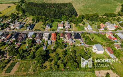 REZERVOVANÉ: Na predaj rozmerný pozemok vhodný na výstavbu v obci Moravany časť Lučkovce