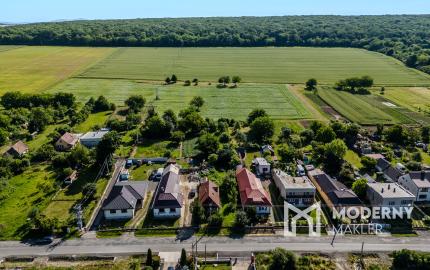 REZERVOVANÉ: Na predaj rozmerný pozemok vhodný na výstavbu v obci Moravany časť Lučkovce