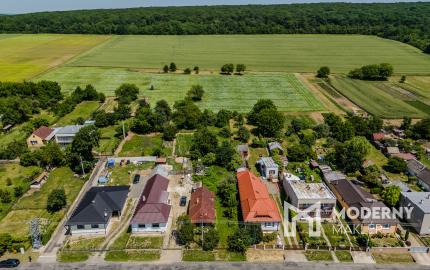 REZERVOVANÉ: Na predaj rozmerný pozemok vhodný na výstavbu v obci Moravany časť Lučkovce