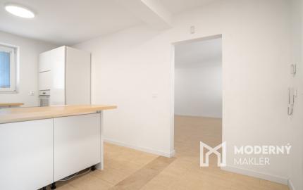 Na predaj dvojpodlažný rodinný dom s polyfunkciou v Trnave