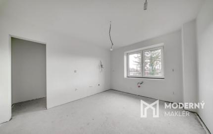 Na predaj rodinný dom s garážou v obci Šoporňa – štandard je zahrnutý v cene