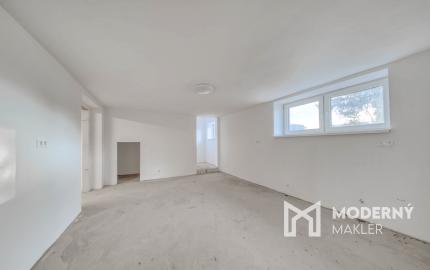 Na predaj rodinný dom s garážou v obci Šoporňa – štandard je zahrnutý v cene