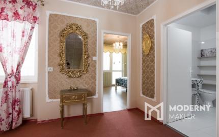 Na predaj dvojdom s rozľahlým pozemkom v centre obce Zlaté Klasy