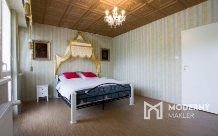 Na predaj dvojdom s rozľahlým pozemkom v centre obce Zlaté Klasy