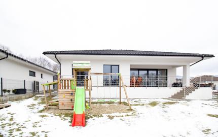 Na predaj moderná 4-izbová novostavba s terasou – Svätý Kríž