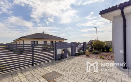 Na predaj štýlový 4-izbový rodinný dom v Hurbanovej Vsi