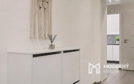 Na predaj  3-izbový byt s dvoma loggiami v Petržalke BA.