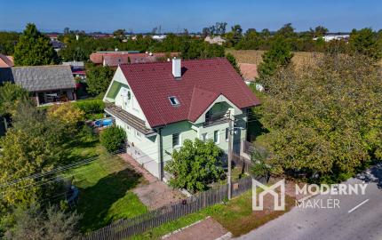 Na predaj rodinný dom s bazénom v Trnávke