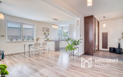 Na predaj rodinný dom s rozľahlým pozemkom v Kostolišti