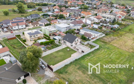 Na predaj rodinný dom s rozľahlým pozemkom v Kostolišti