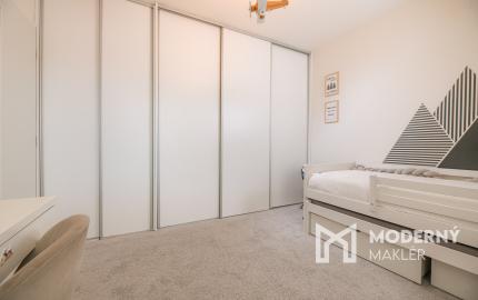 Na predaj krásne zrekonštruovaný 4-izbový byt v Trenčíne