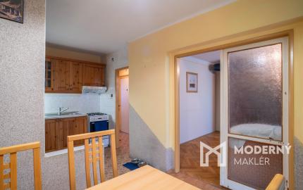 Na predaj priestranný 3-izbový byt s loggiou v centre Stupavy