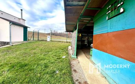 Exkluzívne na predaj  záhrada s chatkou v Bánovciach n/B