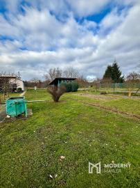 Exkluzívne na predaj  záhrada s chatkou v Bánovciach n/B